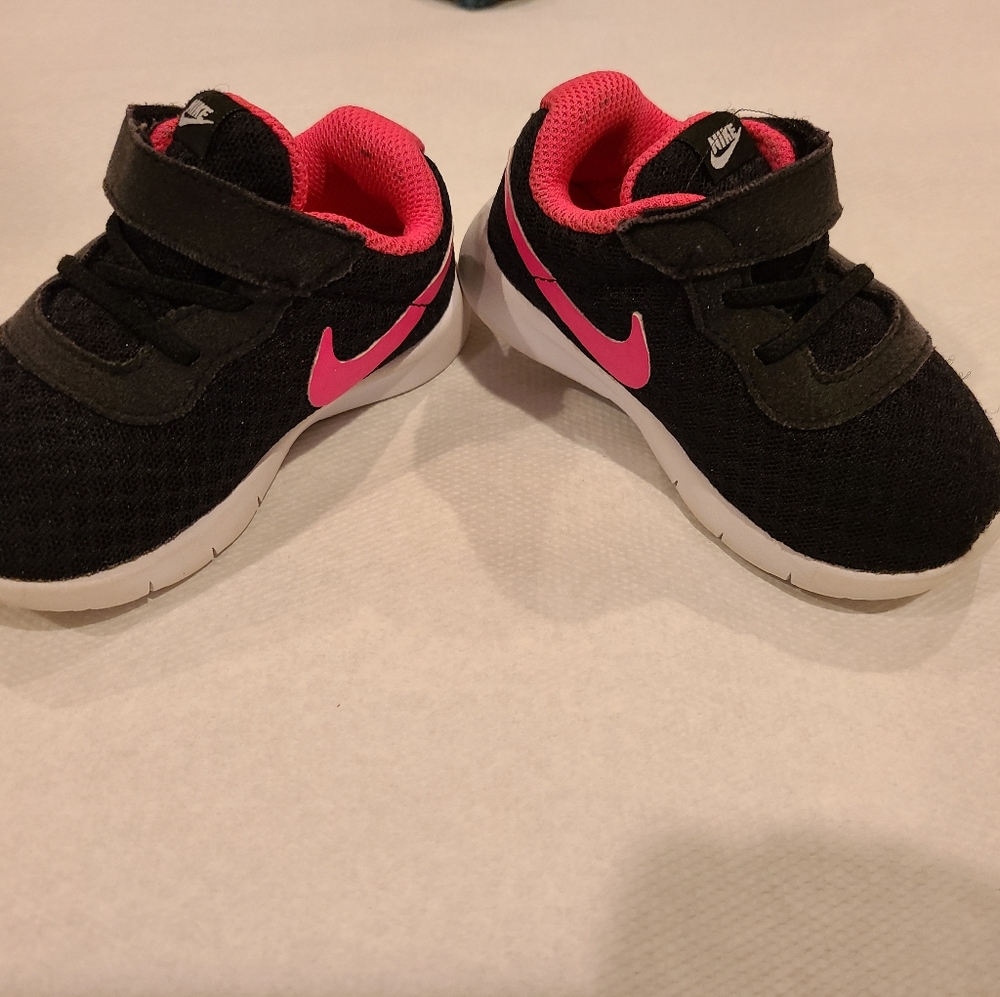 2 / $15 Kids easy velcro Nike sneakers 👟